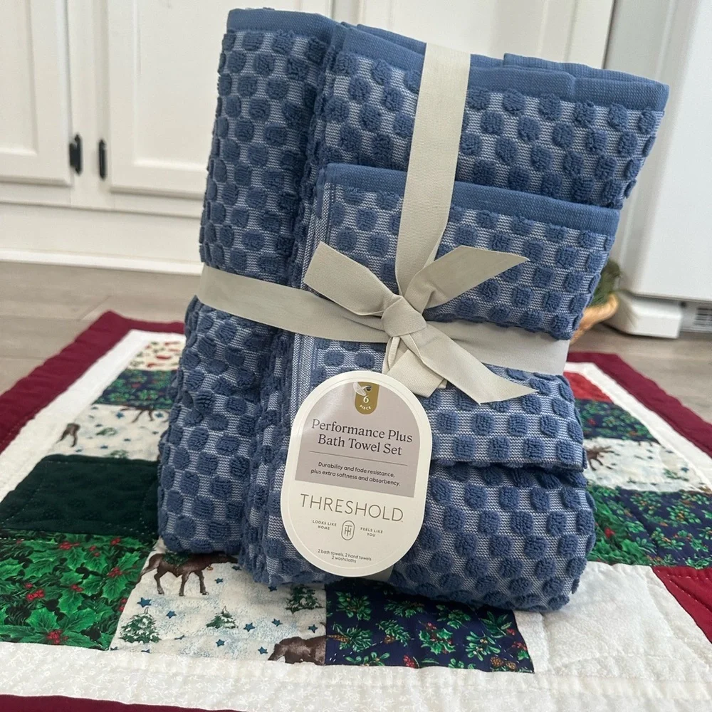 New Threshold 6 Pc Luxury Bath Towel Set Built in Hook Loops Textured Blue